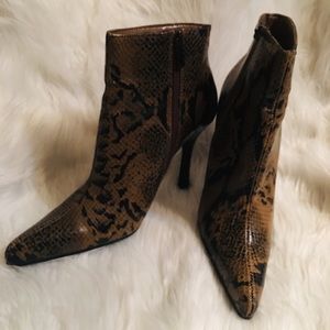 🌸 Price drop 🌸 Anne Michelle Snake Print Boots👢